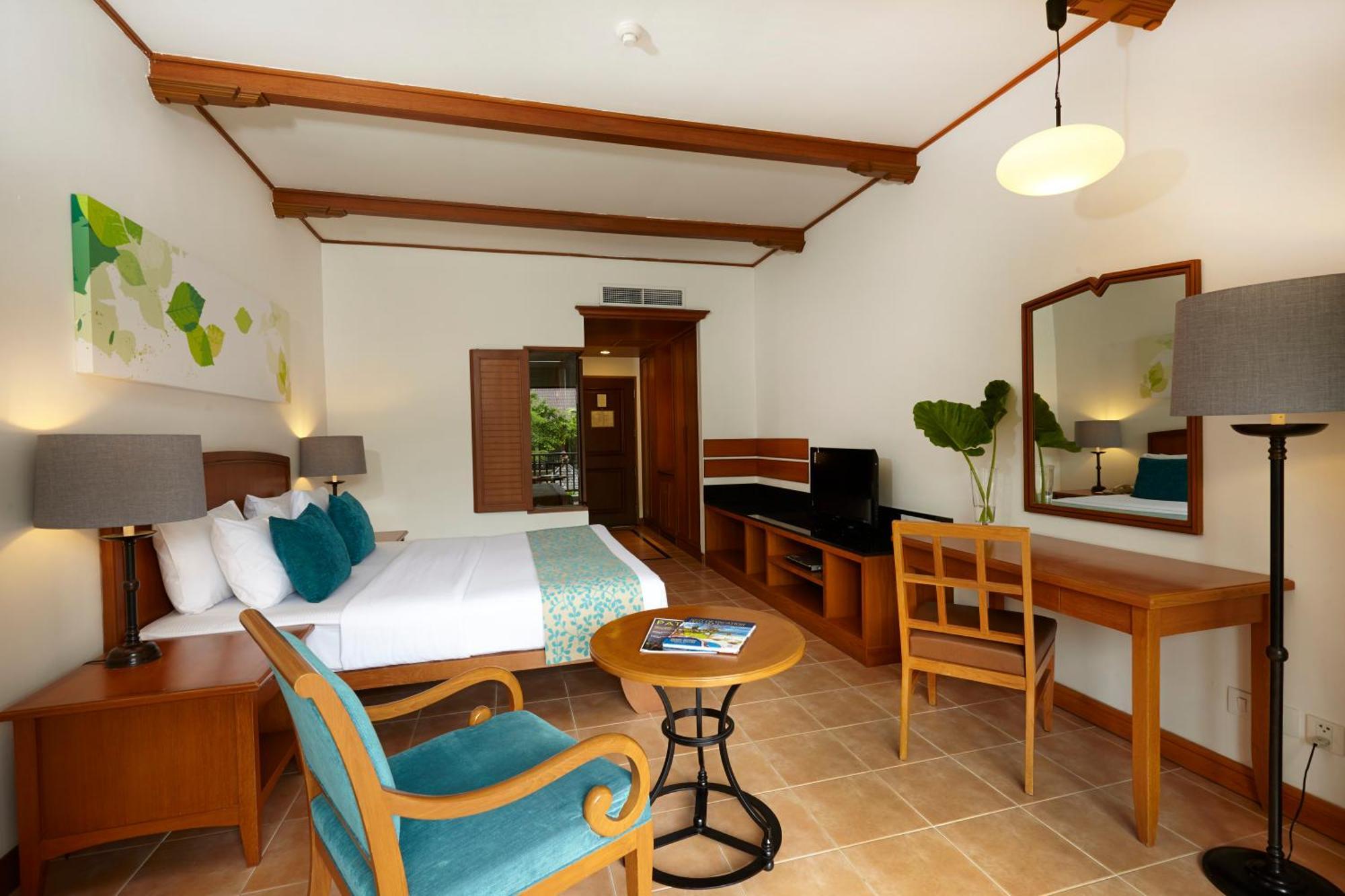 Deluxe Double or Twin Room Pool Access,1536829111:JPEG